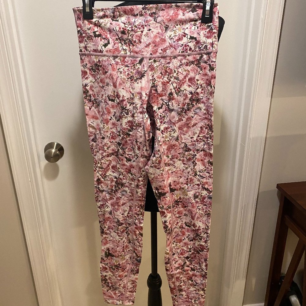 Lululemon Wunder Under HR Tight 28”, Size 8, Luxtreme, Blossom Spritz